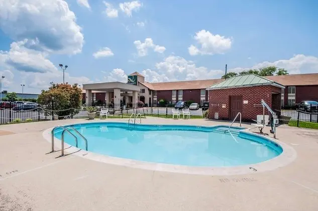 Quality Inn near Potomac Mills - Havuz