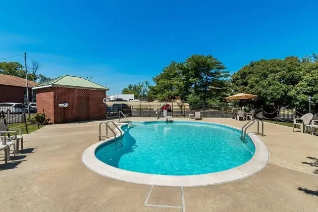 Quality Inn near Potomac Mills - Havuz