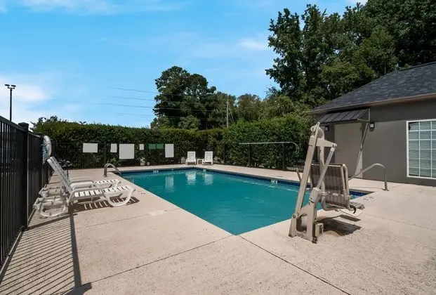 Quality Inn near Seymour Johnson AFB - Havuz
