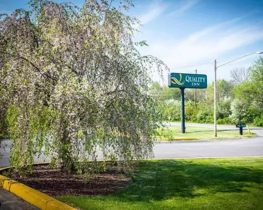 Quality Inn New Columbia-Lewisburg - Dış Mekan