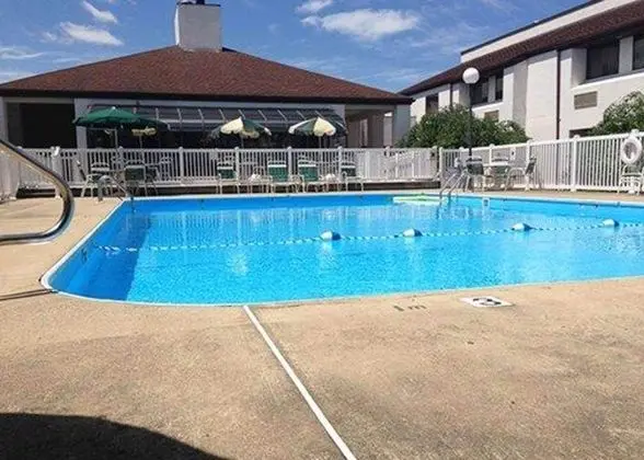 Quality Inn New Columbia-Lewisburg - Havuz