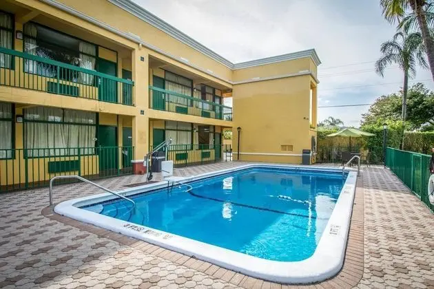Quality Inn Palm Beach