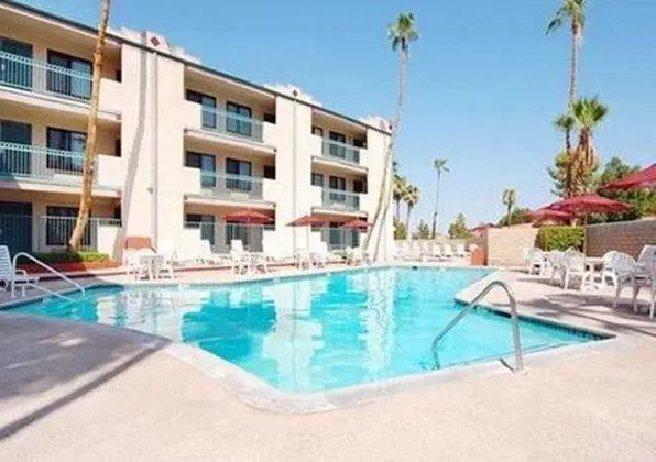 Quality Inn Palm Springs - Havuz