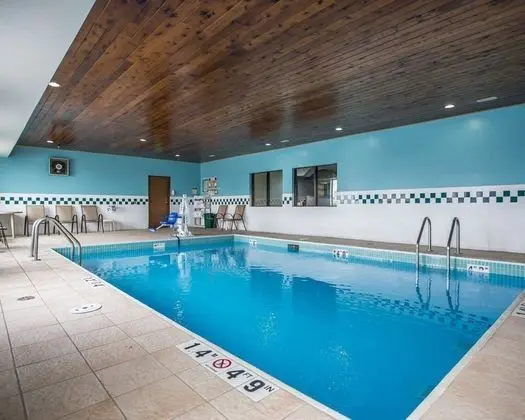 Quality Inn Peru - Havuz