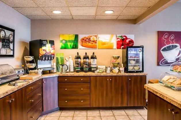 Quality Inn Pittsburgh Airport - Yeme / İçme