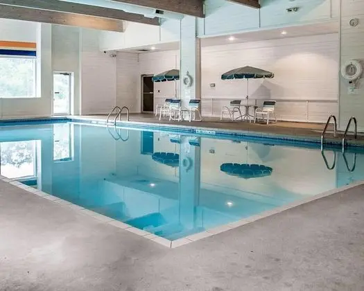 Quality Inn Rhinelander Area - Havuz