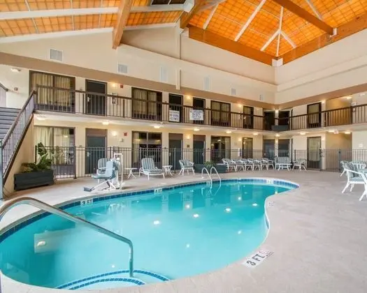 Quality Inn - Havuz