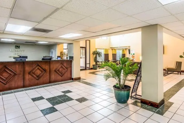 Quality Inn - Lobi