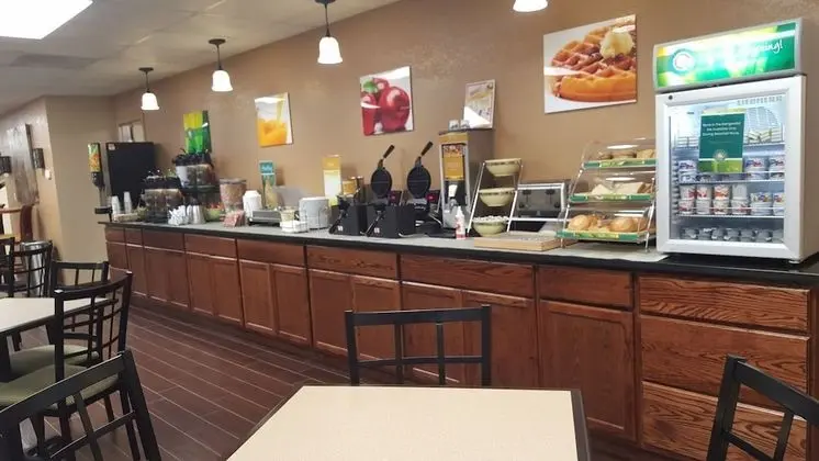 Quality Inn Shawnee - Kahvaltı