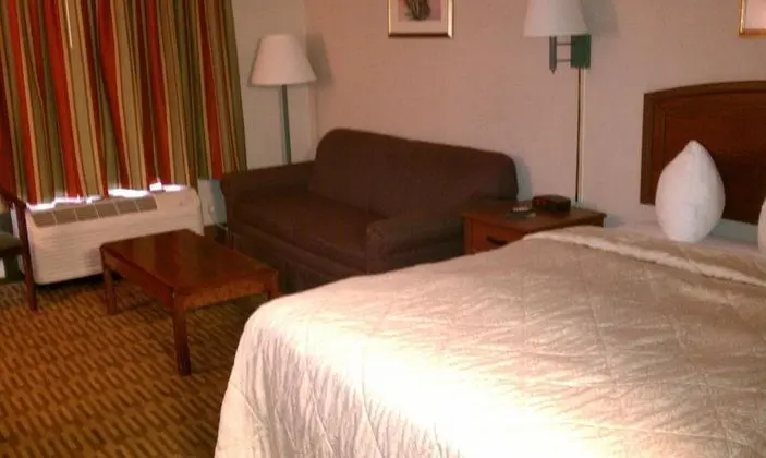 Quality Inn Skyways