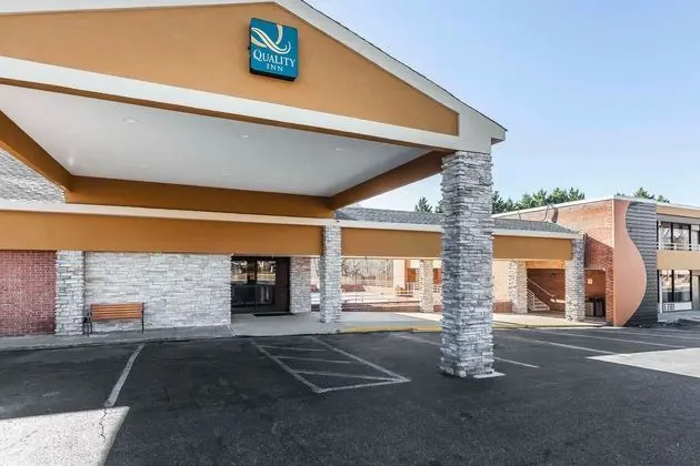 Quality Inn South Boston - Danville East - Havuz