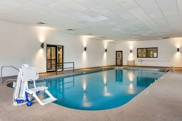 Quality Inn St. Robert - Ft. Leonard Wood - Havuz