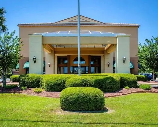 Quality Inn & Suites at Airport Blvd I-65