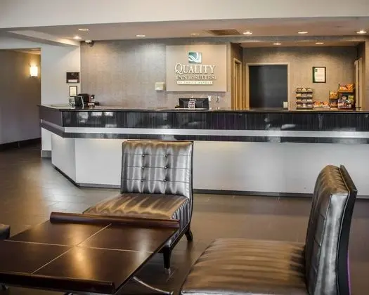 Quality Inn & Suites at Airport Blvd I-65 - Lobi