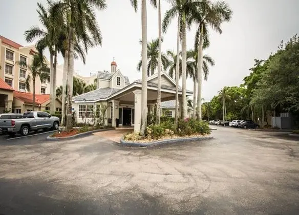 Quality Inn & Suites Airport/Cruise Port South
