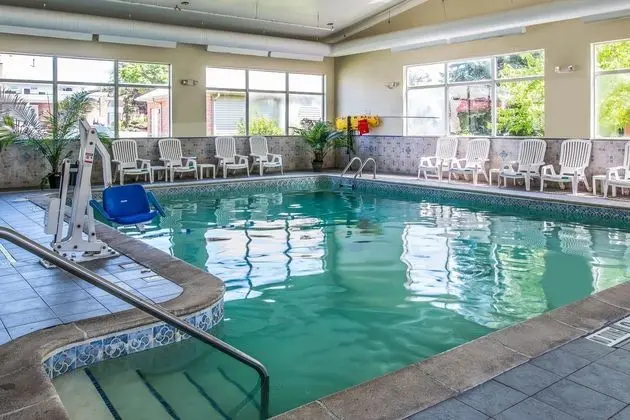 Quality Inn & Suites Ann Arbor Hwy 23