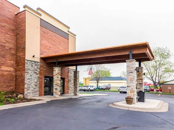 Quality Inn & Suites Arden Hills  Saint Paul North