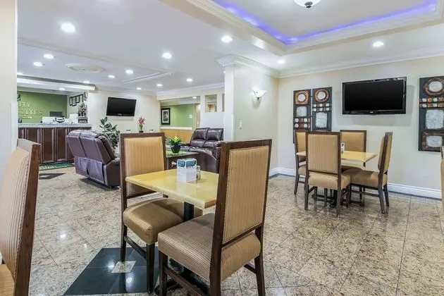 Quality Inn & Suites Atlanta Airport South - Lobi