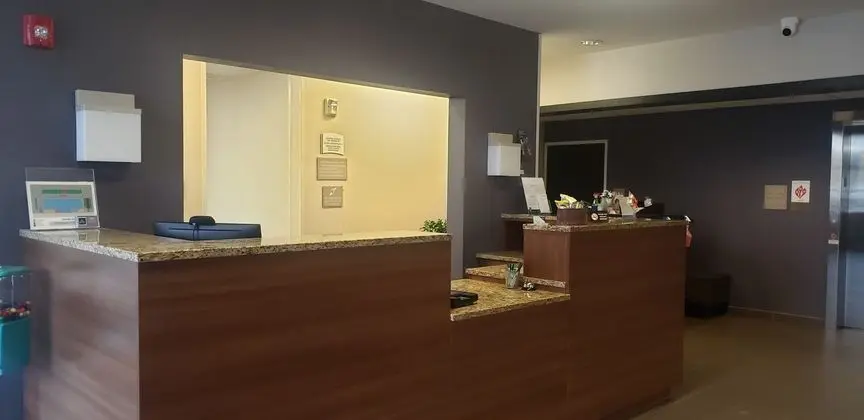 Quality Inn & Suites - Lobi