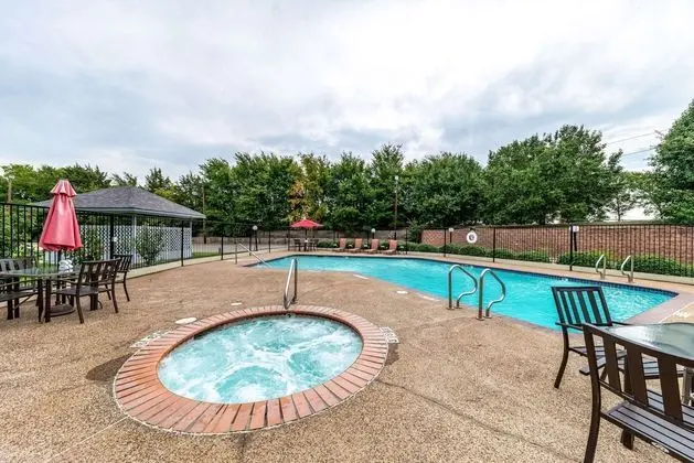Quality Inn & Suites Canton Canton area - Havuz