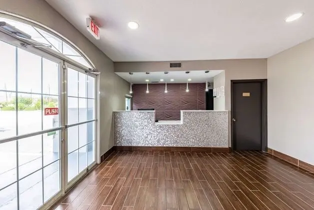 Quality Inn & Suites Canton Canton area - Lobi