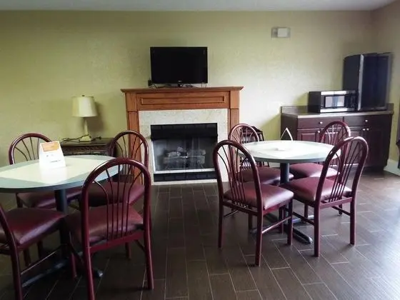 Quality Inn & Suites Canton Canton
