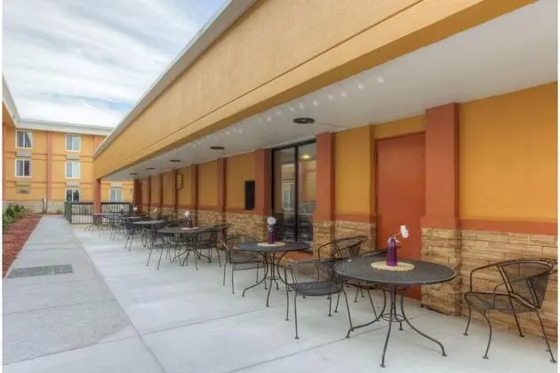 QUALITY INN & SUITES