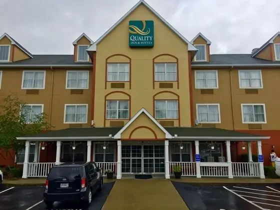 Quality Inn & Suites Cincinnati Sharonville - Dış Mekan