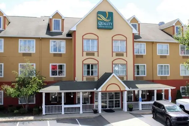 Quality Inn & Suites Cincinnati Sharonville - Öne Çıkan Resim