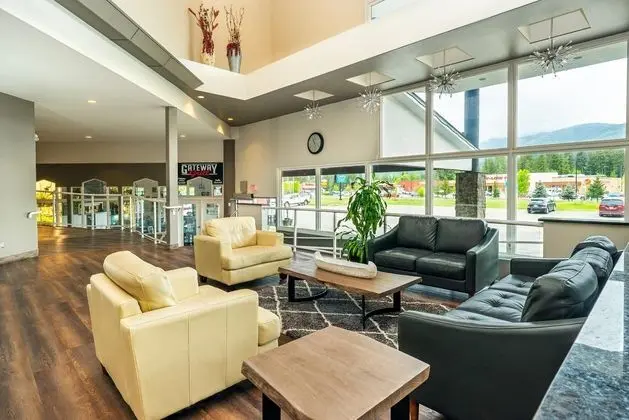 Quality Inn & Suites - Lobi