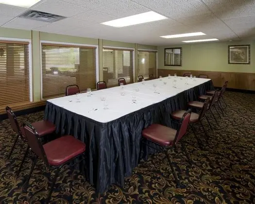 Quality Inn & Suites Conference Center Erie Area