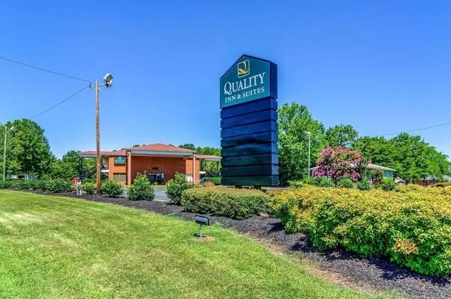Quality Inn & Suites Creedmor - Butner - Dış Mekan