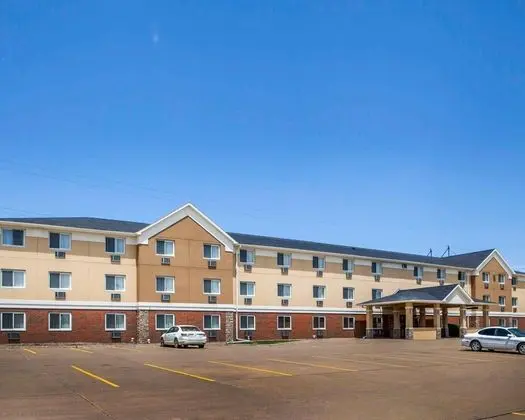 Quality Inn & Suites Davenport near I-80 - Dış Mekan
