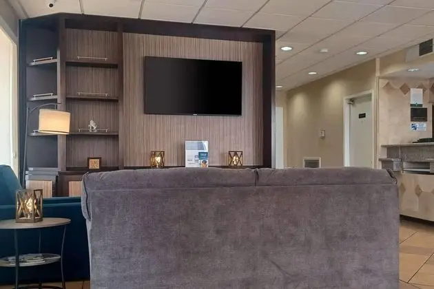Quality Inn And Suites - Lobi