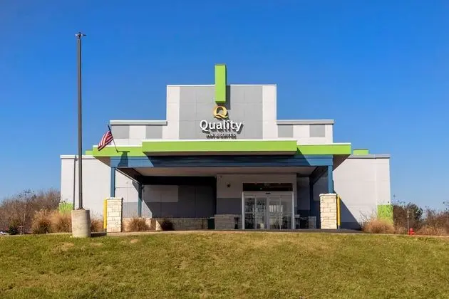 Quality Inn & Suites - Dış Mekan