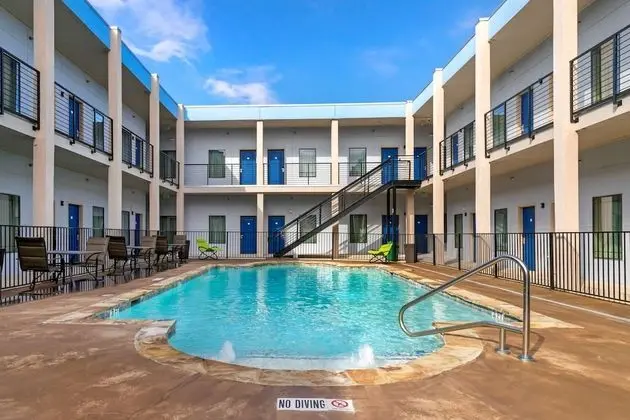 Quality Inn & Suites - Havuz