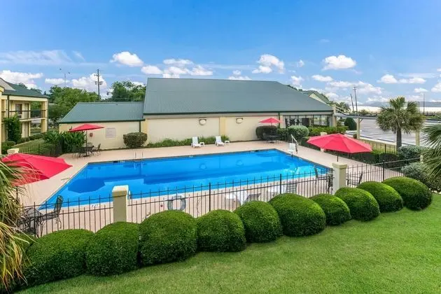Quality Inn & Suites Eufaula - Havuz