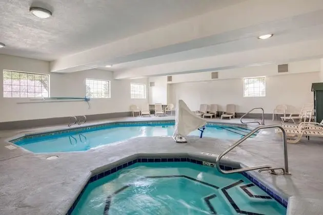 Quality Inn & Suites Gallup I-40 Exit 20 - Havuz