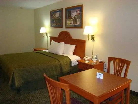 Quality Inn & Suites Garland - East Dallas