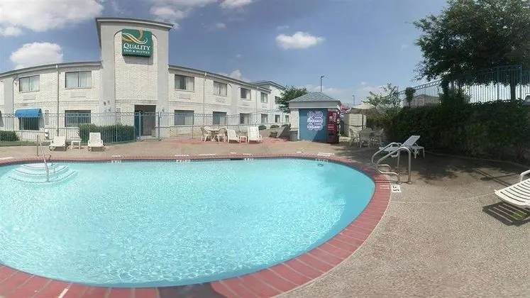 Quality Inn & Suites (Grand Praire)