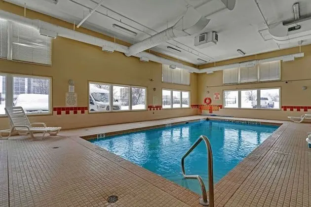 Quality Inn & Suites - Havuz