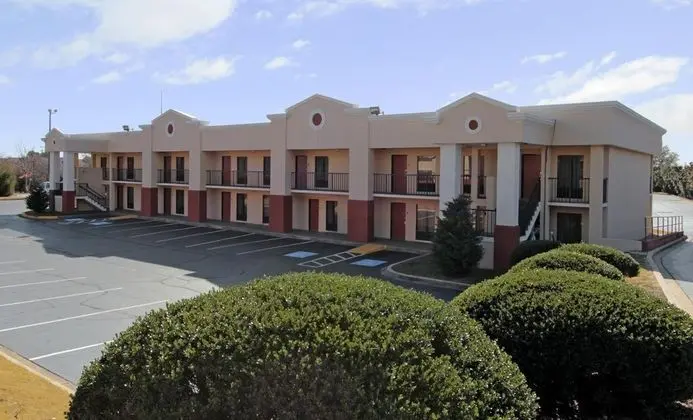 Quality Inn & Suites Haywood Mall Area