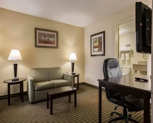 Quality Inn & Suites Haywood Mall Area - Genel
