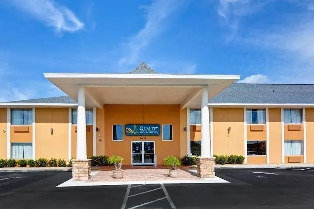 Quality Inn & Suites Heritage Park - Dış Mekan