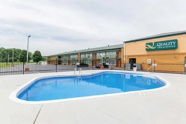 Quality Inn & Suites Horse Cave Area