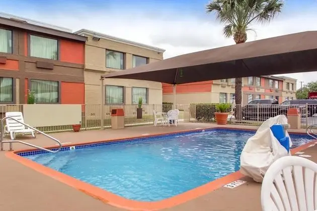 Quality Inn & Suites I-35 near AT&T Center - Genel