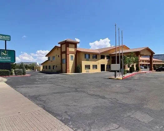 Quality Inn & Suites I-40