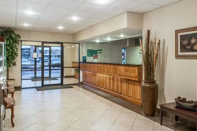 Quality Inn & Suites I-40 - Lobi