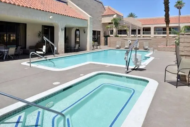 Quality Inn & Suites Indio I-10 - Havuz