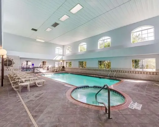 Quality Inn & Suites Kerrville - Havuz